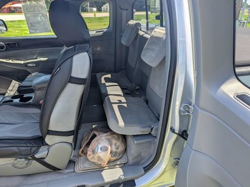 Used 2010 Toyota Tacoma 4x4 Access Cab image 10