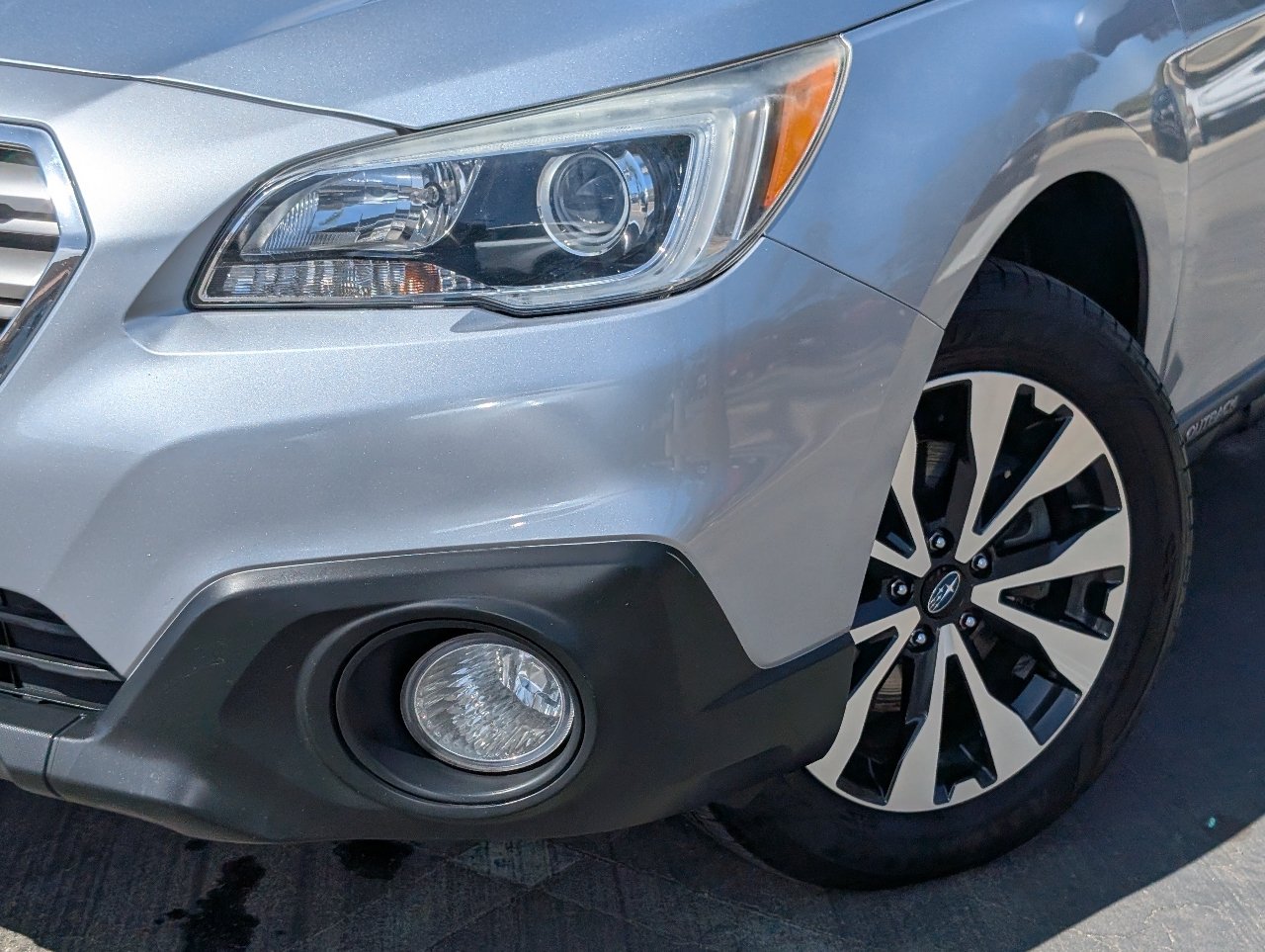 Used 2017 Subaru Outback 2.5i Limited AWD/4WD image 10