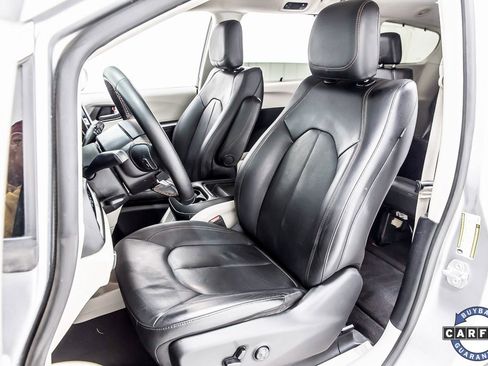 Used 2020 Chrysler Pacifica Touring-L image 29