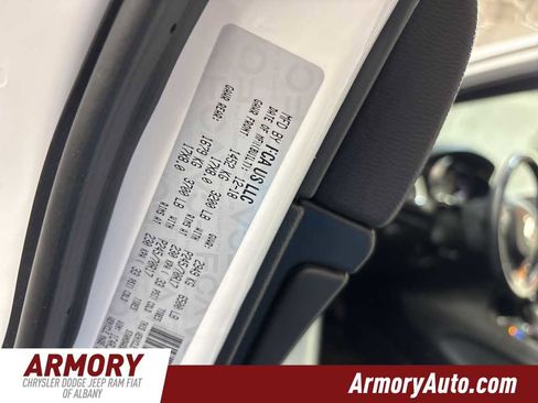 Used 2019 Jeep Grand Cherokee Laredo image 42