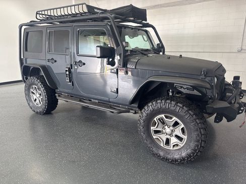 Used 2017 Jeep Wrangler Unlimited Rubicon w/ Connectivity Group AWD/4WD image 2