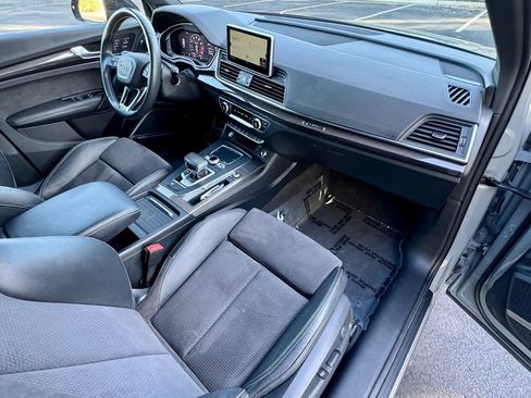 Used 2019 Audi SQ5 Prestige w/ Prestige Package image 12