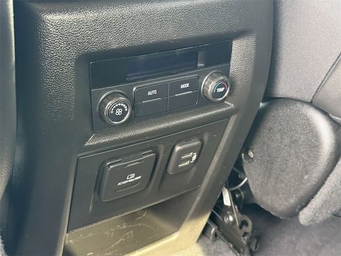 Used 2021 Chevrolet Traverse LT w/ LT Premium Package image 26