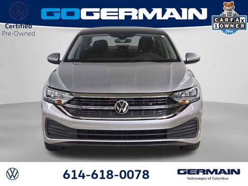 Certified 2023 Volkswagen Jetta SE w/ Panoramic Sunroof Package FWD image 2