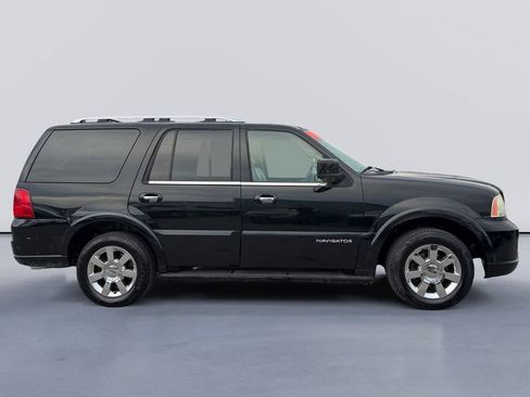 Used 2006 Lincoln Navigator Luxury image 2