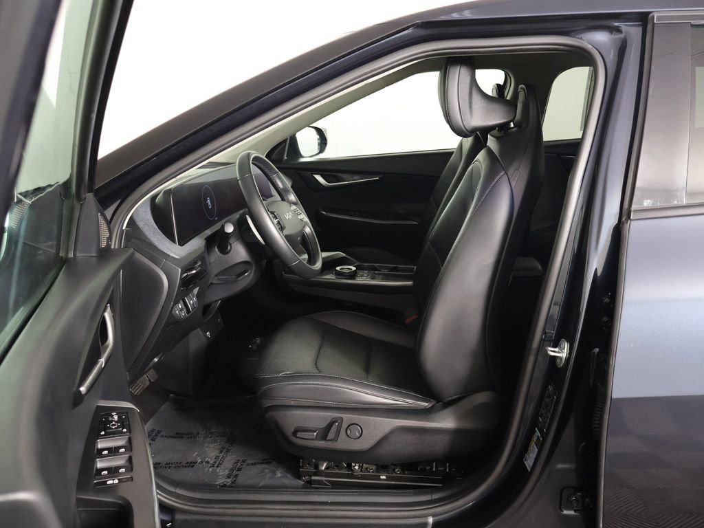 Used 2023 Kia EV6 Wind RWD image 28