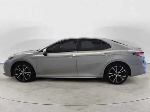 Used 2020 Toyota Camry SE FWD image 8