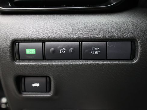 Used 2025 Nissan Sentra SV FWD image 23