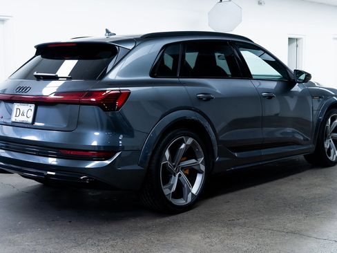 Used 2022 Audi e-tron S Prestige w/ Prestige Package image 6