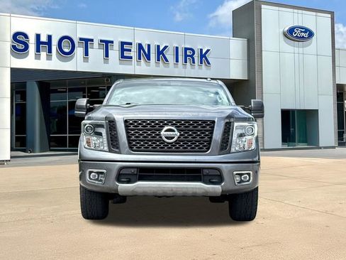 Used 2018 Nissan Titan PRO-4X w/ Pro-4x Convenience Package image 2