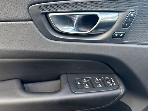 Used 2025 Volvo XC60 B5 Core image 12
