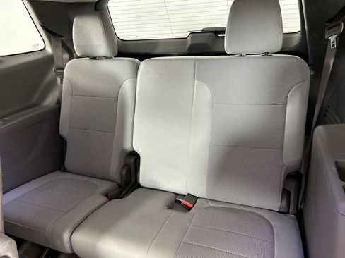 Used 2020 Chevrolet Traverse LT FWD image 20