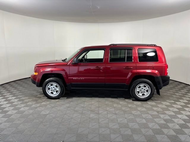 Used 2016 Jeep Patriot Sport w/ Power Value Group AWD/4WD image 4