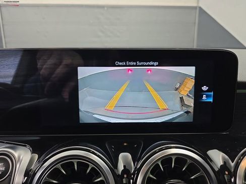 Used 2023 Mercedes-Benz GLB 250 4MATIC image 30