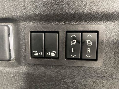 Used 2024 GMC Yukon AT4 AWD/4WD image 35