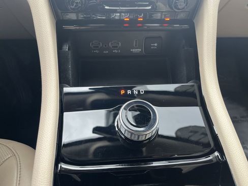 Used 2022 Jeep Grand Cherokee Limited w/ Luxury Tech Group II image 20