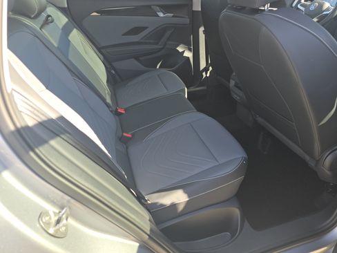 New 2026 Volkswagen Tiguan SE image 17