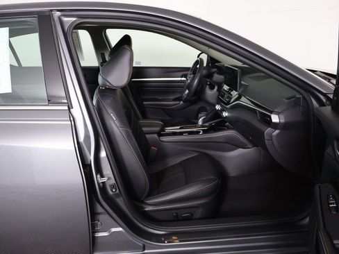 Used 2023 Nissan Altima 2.0 SR FWD image 30