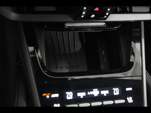 Used 2024 Porsche Cayenne AWD/4WD image 17