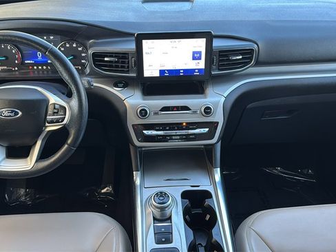 Certified 2022 Ford Explorer XLT w/ Equipment Group 202A image 9