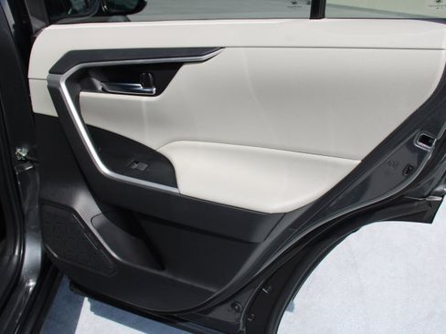 Used 2022 Toyota RAV4 XLE Premium FWD image 17