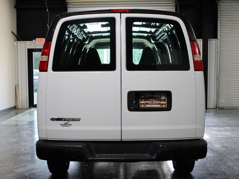 Used 2018 Chevrolet Express 2500 w/ Driver Convenience Package image 4