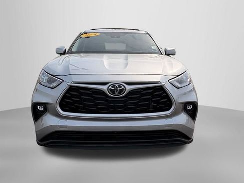 Used 2024 Toyota Highlander LE AWD/4WD image 11