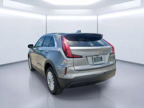 Used 2024 Cadillac XT4 Luxury FWD image 3