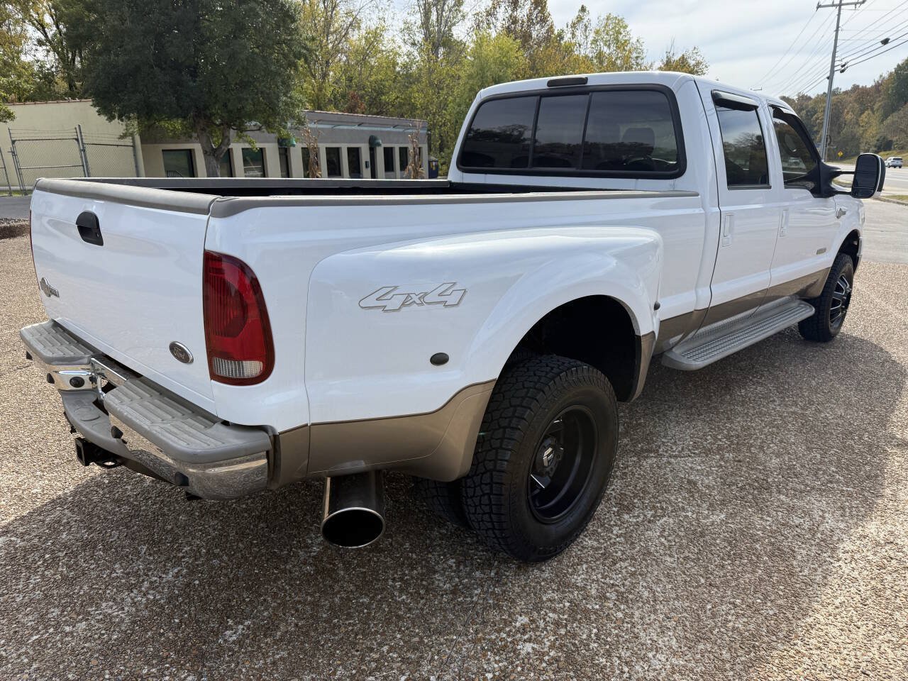 Used 2005 Ford F350 Lariat AWD/4WD image 4