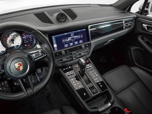 Certified 2024 Porsche Macan AWD/4WD image 20