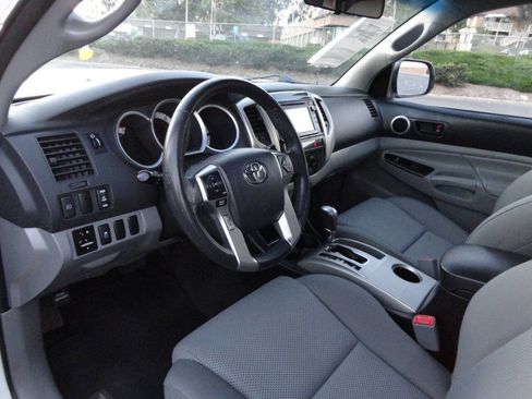 Used 2015 Toyota Tacoma PreRunner image 14