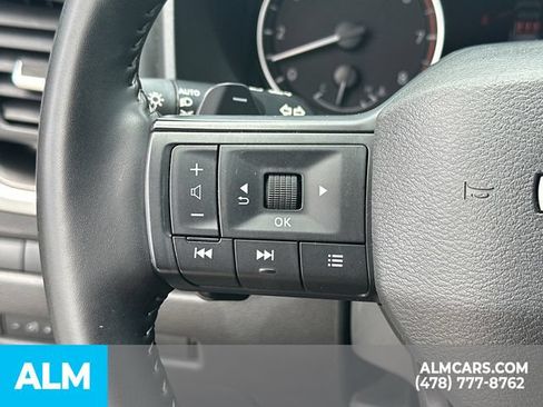 Used 2025 Nissan Rogue SV FWD image 30