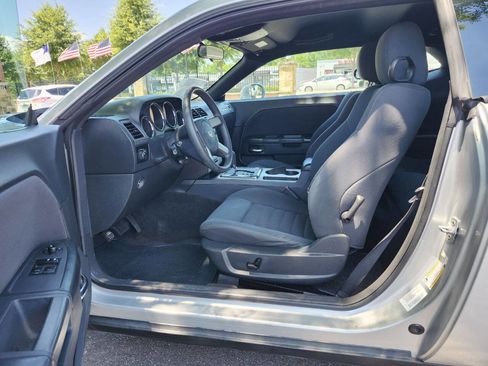 Used 2010 Dodge Challenger SE RWD image 4