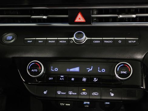 Certified 2025 Hyundai Elantra SEL image 19