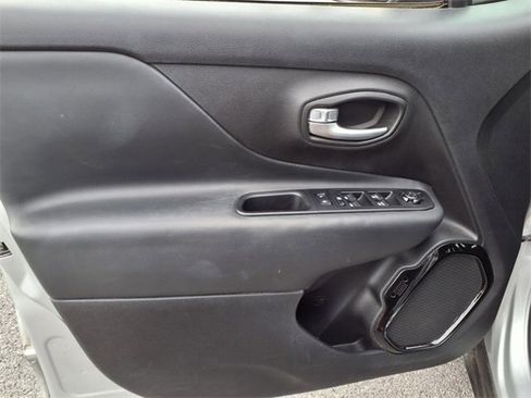 Used 2019 Jeep Renegade Altitude w/ Quick Order Package 2XM image 13