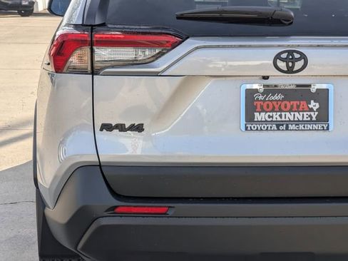 Used 2025 Toyota RAV4 XLE Premium image 9