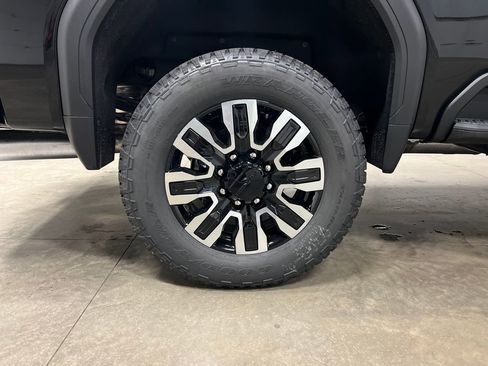 New 2026 GMC Sierra 2500 Denali Ultimate w/ LPO, Black Badging Package AWD/4WD image 9