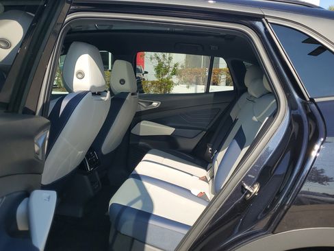 Used 2023 Volkswagen ID.4 Pro S image 12