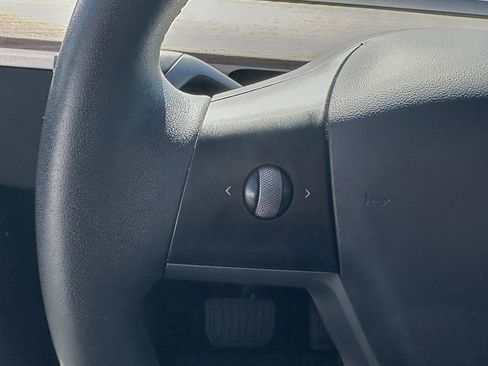 Used 2021 Tesla Model Y Long Range image 26