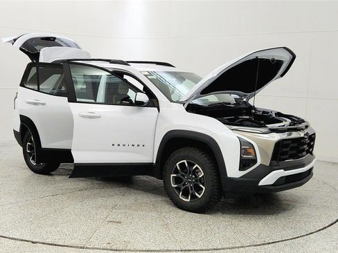 New 2026 Chevrolet Equinox ACTIV FWD image 9