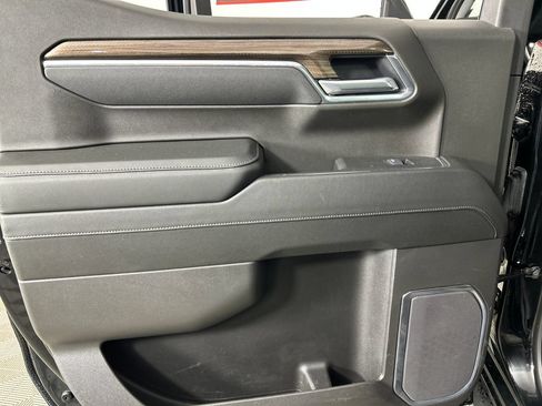 Used 2025 Chevrolet Silverado 1500 LT Trail Boss w/ Convenience Package II AWD/4WD image 17