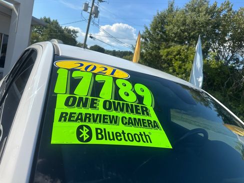 Used 2021 Jeep Grand Cherokee Laredo RWD image 23