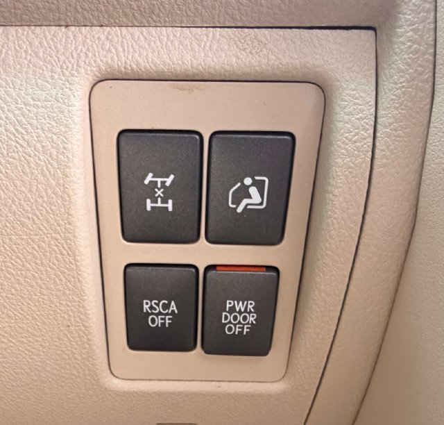 Used 2015 Lexus LX 570 4WD w/ Luxury Package image 20