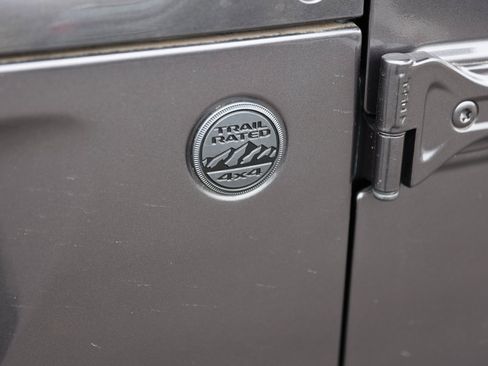 Used 2021 Jeep Wrangler Unlimited Sahara image 9