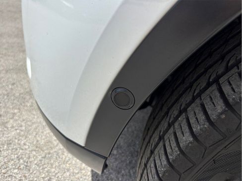 Used 2019 Land Rover Discovery SE image 13