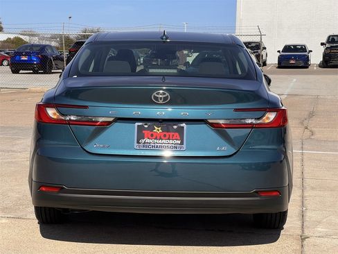 Used 2025 Toyota Camry LE image 4