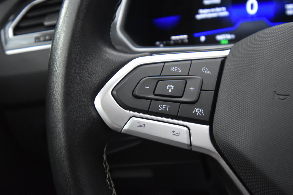 Used 2022 Volkswagen Tiguan SE FWD image 32