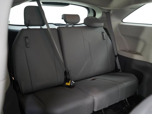 Used 2021 Toyota Sienna XLE AWD/4WD image 15