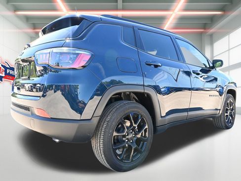 New 2026 Jeep Compass Latitude image 3