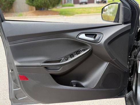 Used 2017 Ford Focus SE FWD image 12